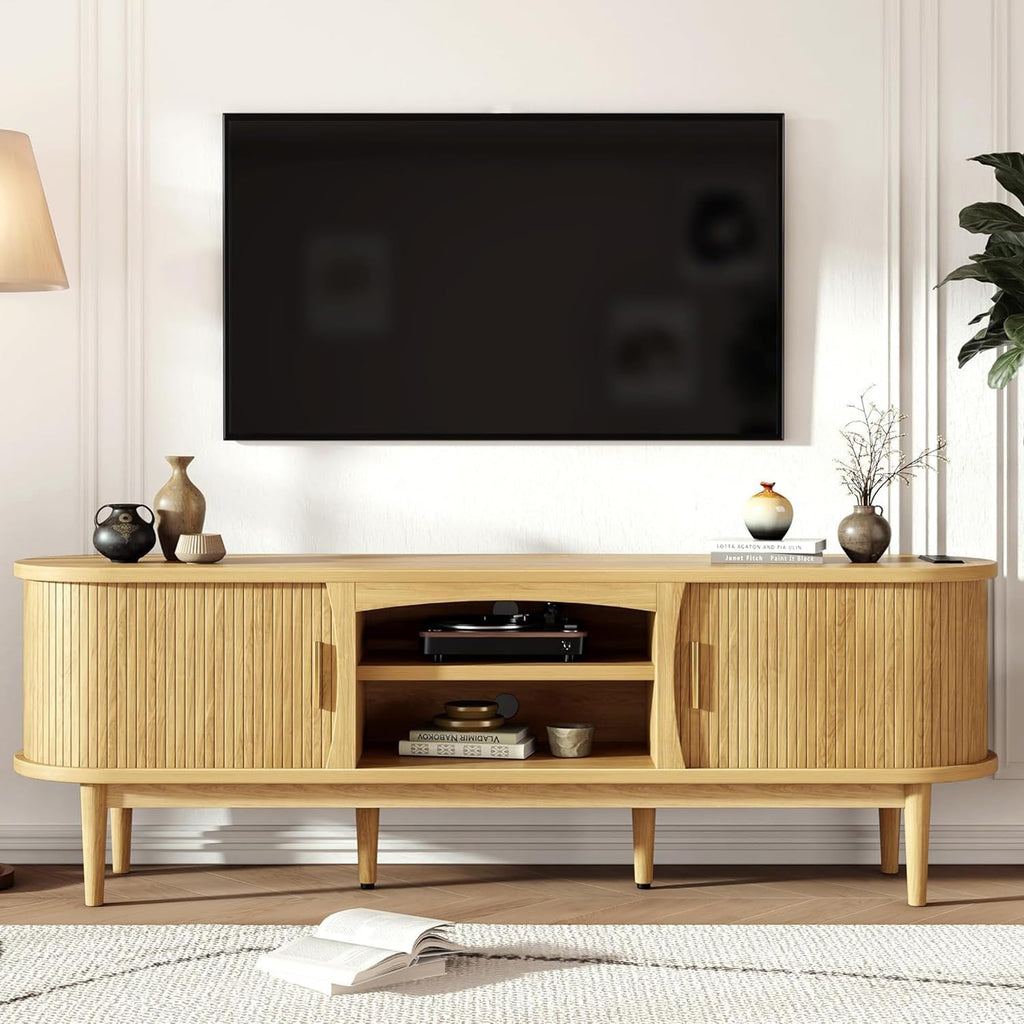 Decofy Mid Century TV Stand for TVs up to 80 Inches, Entertainment Center with Storage, Power Outlet, Fluted Sliding Doors & Adjustable Shelves, Modern Media TV Console Table for Living Room (Oak)